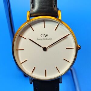 2019 Daniel Wellington Gold Sheffield Petite 32mm Women's/Unisex Quartz Watch